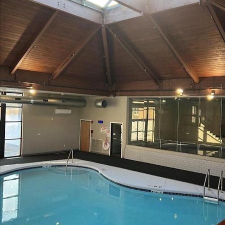 Red Fox Inn And Suites Waverly Екстер'єр фото