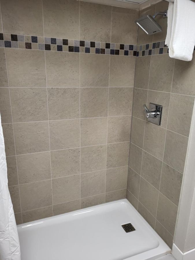 Red Fox Inn And Suites Waverly Екстер'єр фото